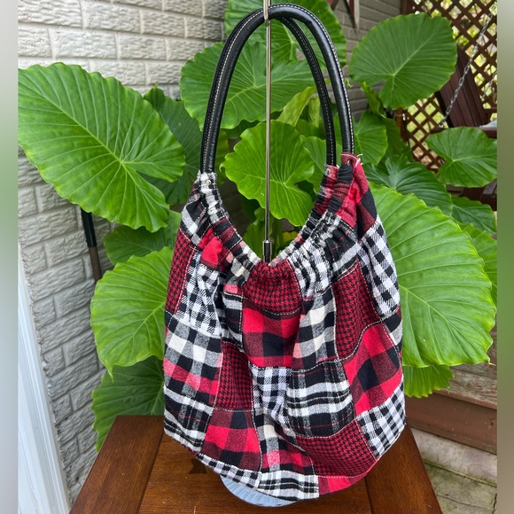 Vintage flannel left red and white checked hobo style vegan leather handle bag - Picture 5 of 5